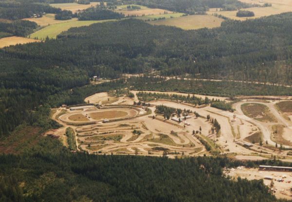 Hyvinkään motocross- ja speedway-radat 90-luvulla ilmasta katsottuna